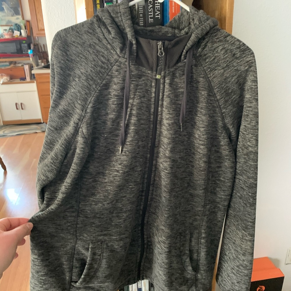 Zip-up sweatshirt with hood